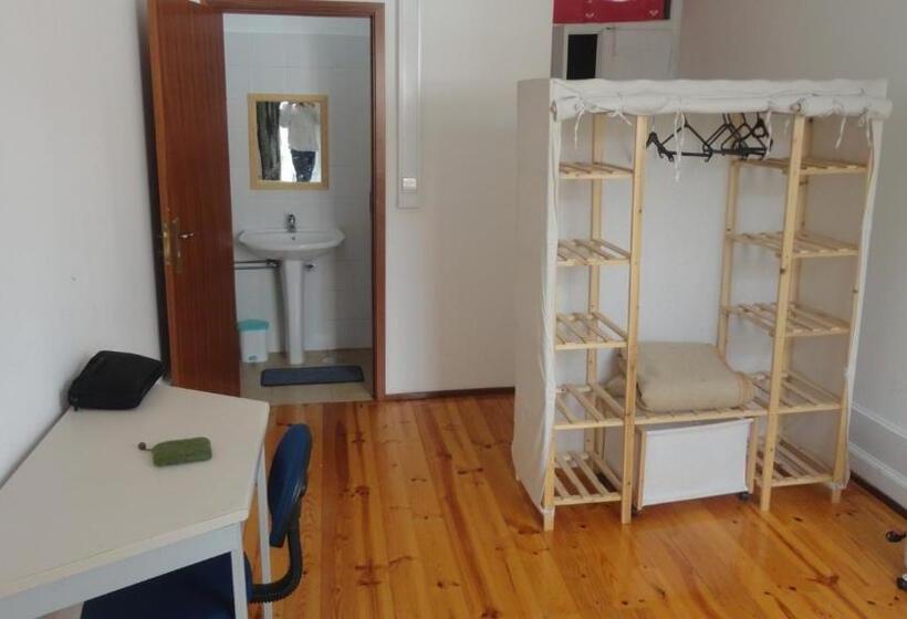 اتاق استاندارد با سرویس بهداشتی مشترک, Be Coimbra Hostels