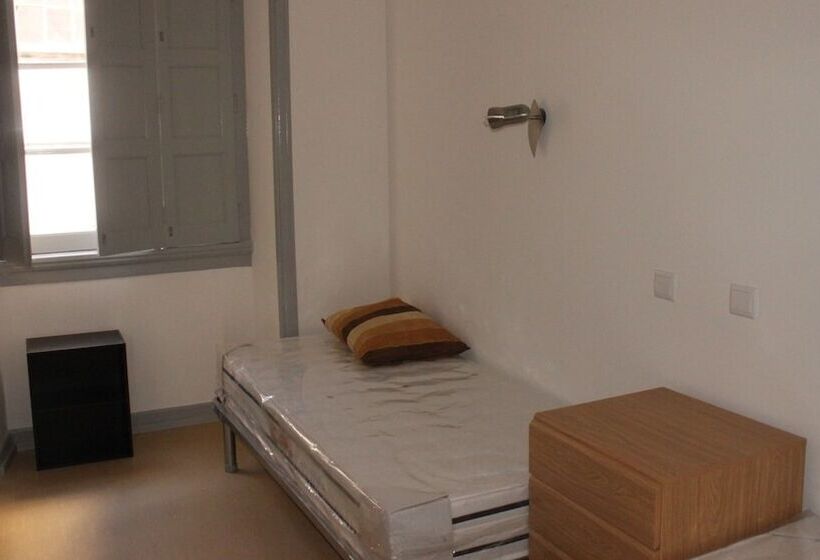 اتاق استاندارد یک تخته با سرویس بهداشتی مشترک, Be Coimbra Hostels