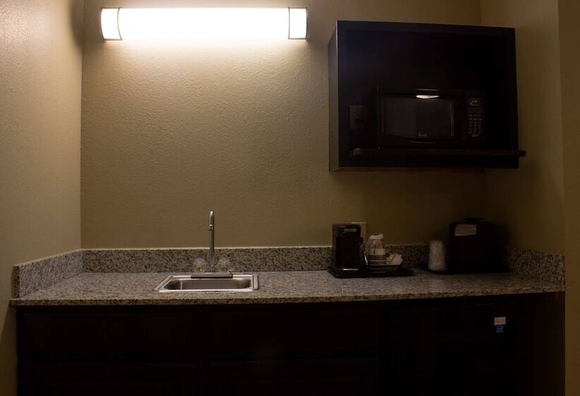 Люкс Кровать Кинг, Best Western Plus Menomonie Inn & Suites