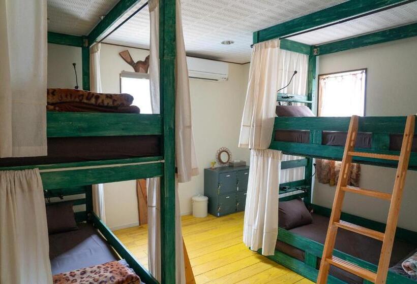 Четырехместный номер эконом класса с общей ванной комнатой, Lodge Mondo