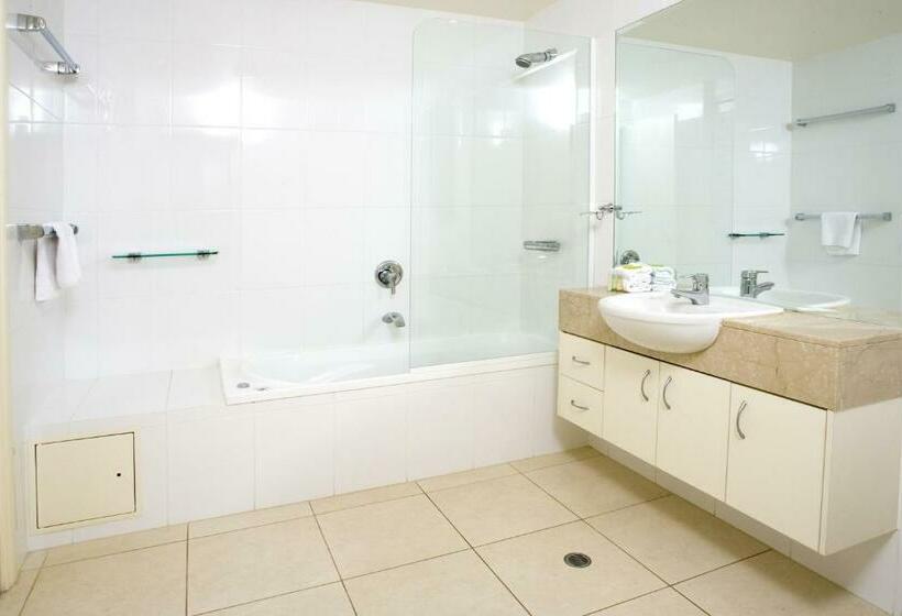 Апартаменты 2 спальни Вид на Бассейн, Colonial Resort Noosa