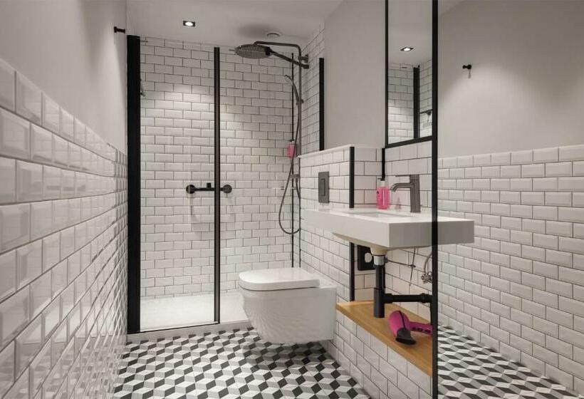 Quarto Familiar, Moxy Lisbon City