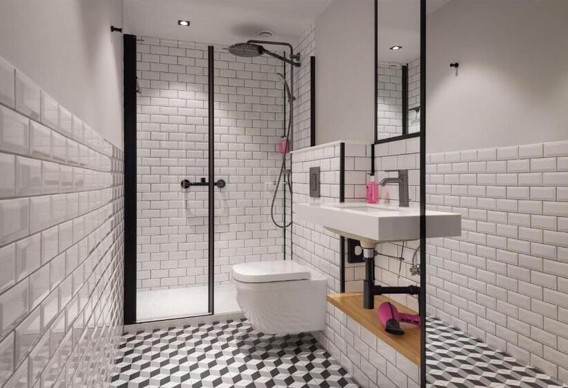 Quarto Estandar, Moxy Lisbon City