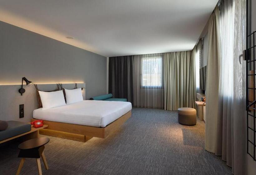 Quarto Familiar, Moxy Lisbon City