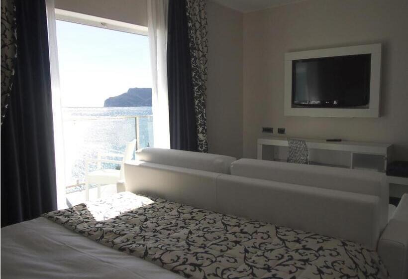 اتاق سوپریور با چشم‌انداز جانبی دریا, Best Western Hotel Acqua Novella