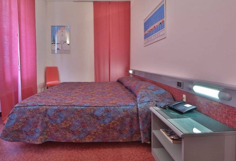 اتاق اکونومی, San Giusto
