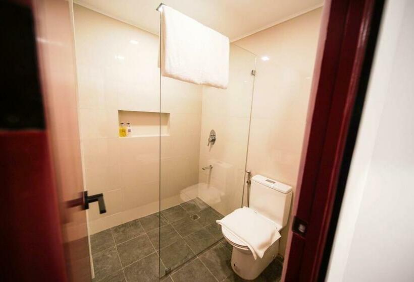 Bed in Shared Room with Shared Bathroom, Unwnd Boutique Hotel Makati