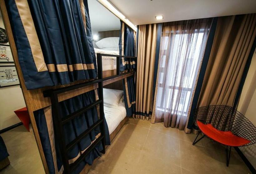 Bed in Shared Room with Shared Bathroom, Unwnd Boutique Hotel Makati