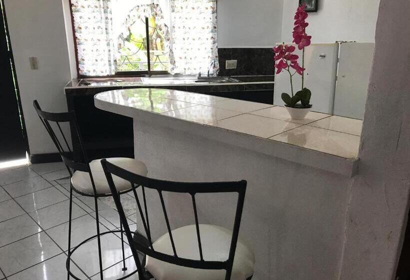 חדר משפחתי, Cabinas Cafe Del Mar