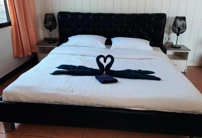 Номер Deluxe Вид на Море с Балконом, Swiss Food Restaurant And Room For Rent