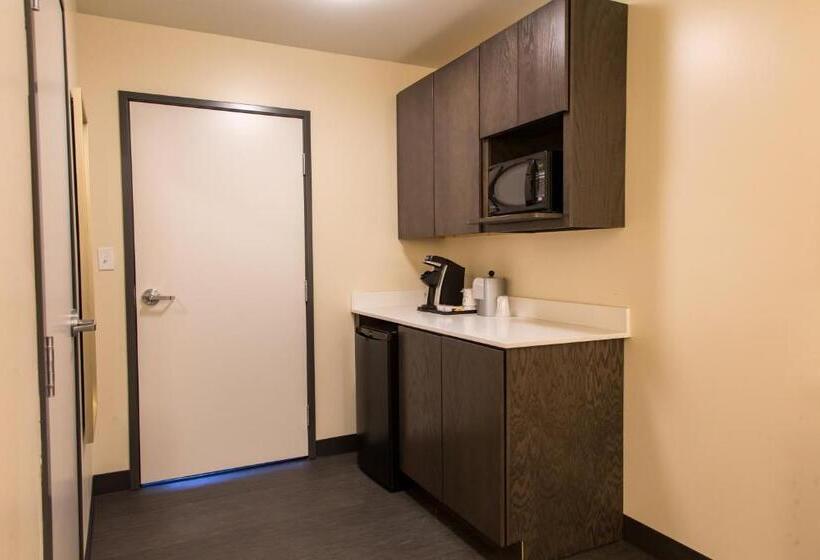 Люкс Кровать Кинг, Holiday Inn Hotel & Suites   Mount Pleasant, An Ihg