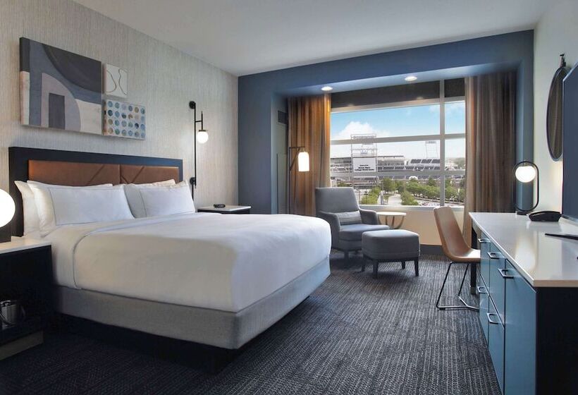 Люкс, Hilton Omaha