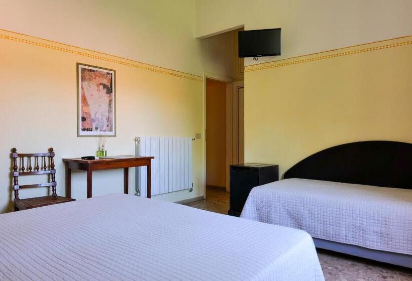 اتاق استاندارد سه نفره, Club I Pini   Residenza D Epoca In Versilia