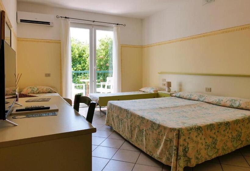 اتاق استاندارد چهار تخته, Club I Pini   Residenza D Epoca In Versilia