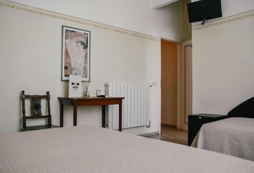 اتاق استاندارد سه نفره, Club I Pini   Residenza D Epoca In Versilia