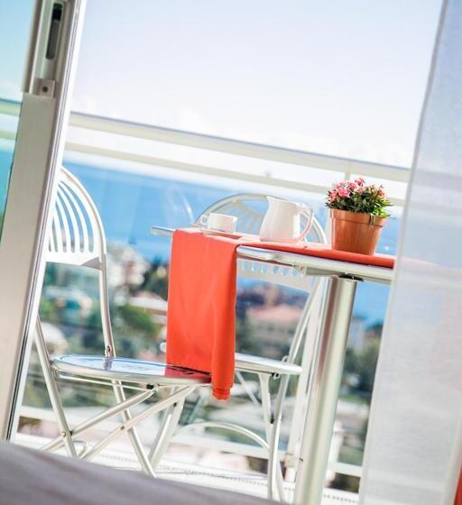 استودیوی استاندارد با چشم‌انداز دریا, Residence Modus Vivendi