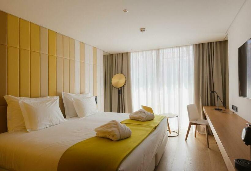 Quarto standart comunicado, Lumen Hotel & The Lisbon Light Show