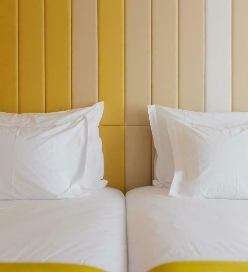 Quarto standart comunicado, Lumen Hotel & The Lisbon Light Show