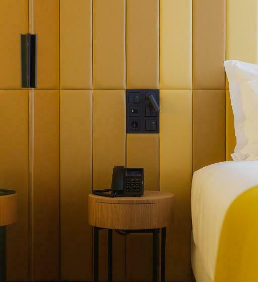 Quarto standart comunicado, Lumen Hotel & The Lisbon Light Show