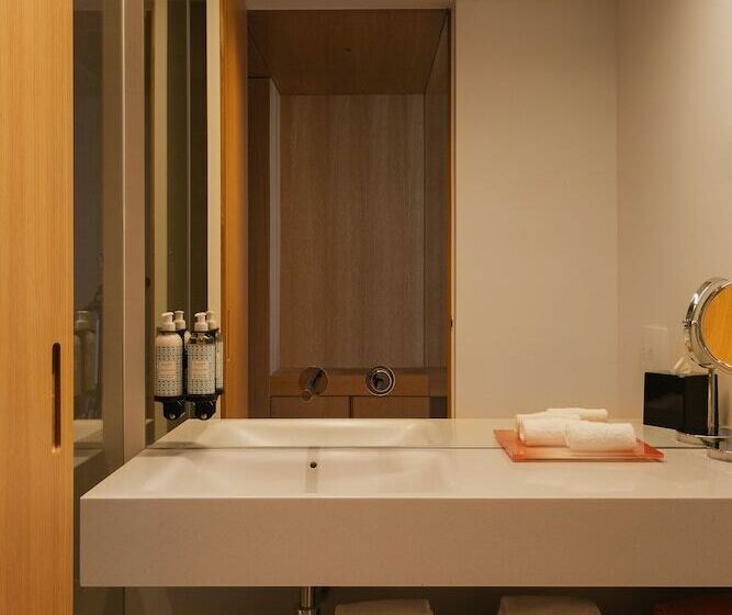 Quarto standart comunicado, Lumen Hotel & The Lisbon Light Show