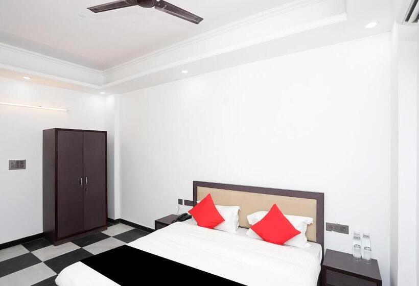 Трехместный Номер Классика, Capital O Peaceful Stays Near Iskcon Temple Noida