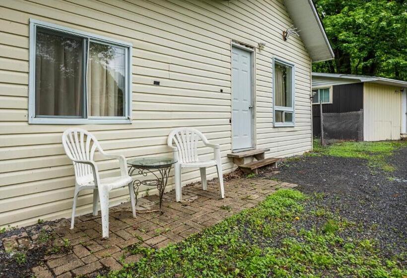 2间卧室的房子, Long Sault Motel
