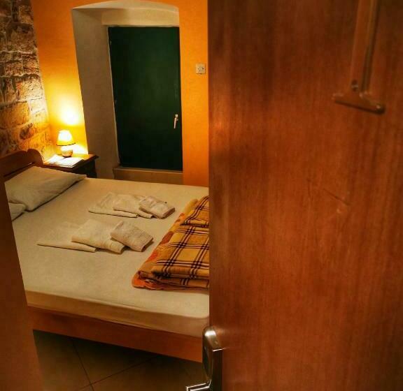 اتاق استاندارد با سرویس بهداشتی مشترک, Old Town Homestel