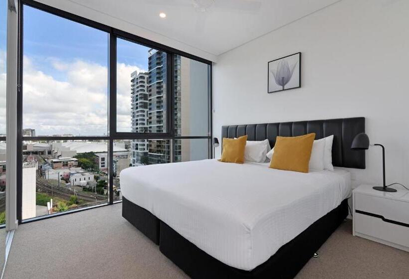 2 Bedrooms Apartment City View, Hope Street Apartments By Cllix