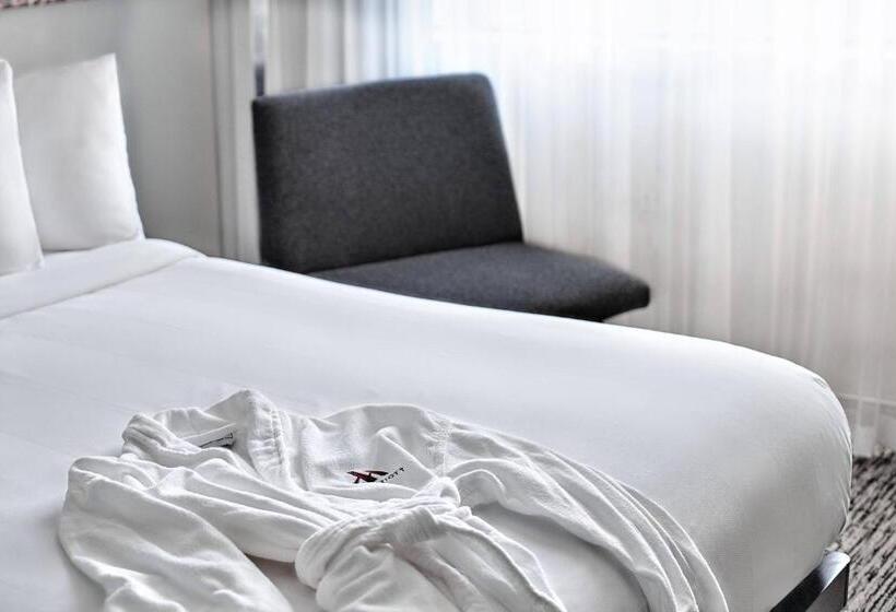 Номер Клуб, Austin Marriott North
