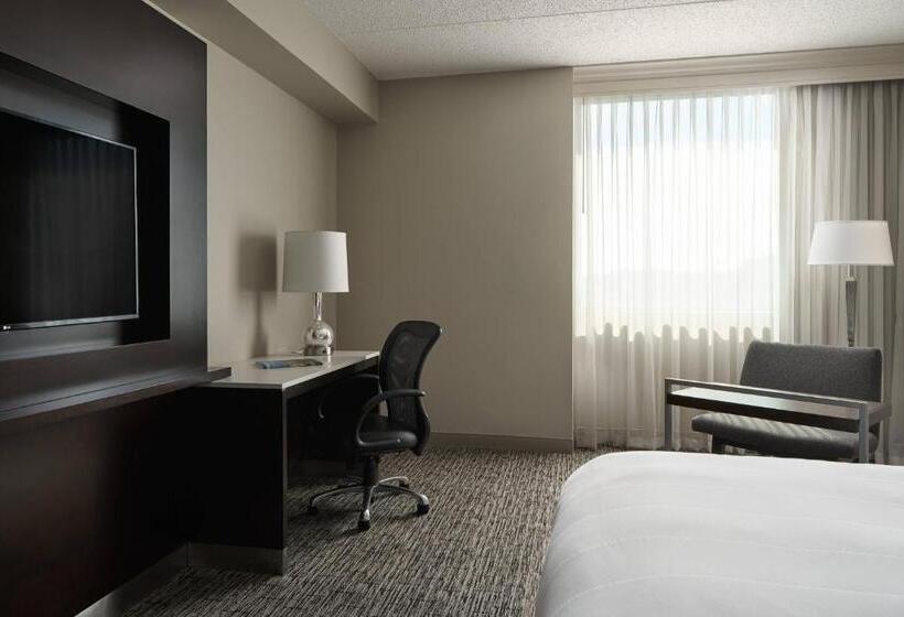 キングサイズベッドのエクゼクティブルーム, Cleveland Marriott East
