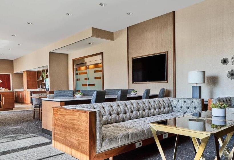 Номер Клуб, Cleveland Marriott East