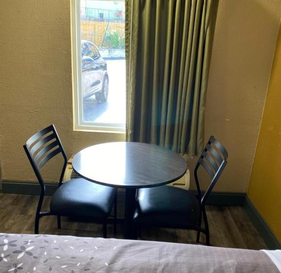 Standaardkamer met 2 Tweepersoonsbedden, Knights Inn Antioch