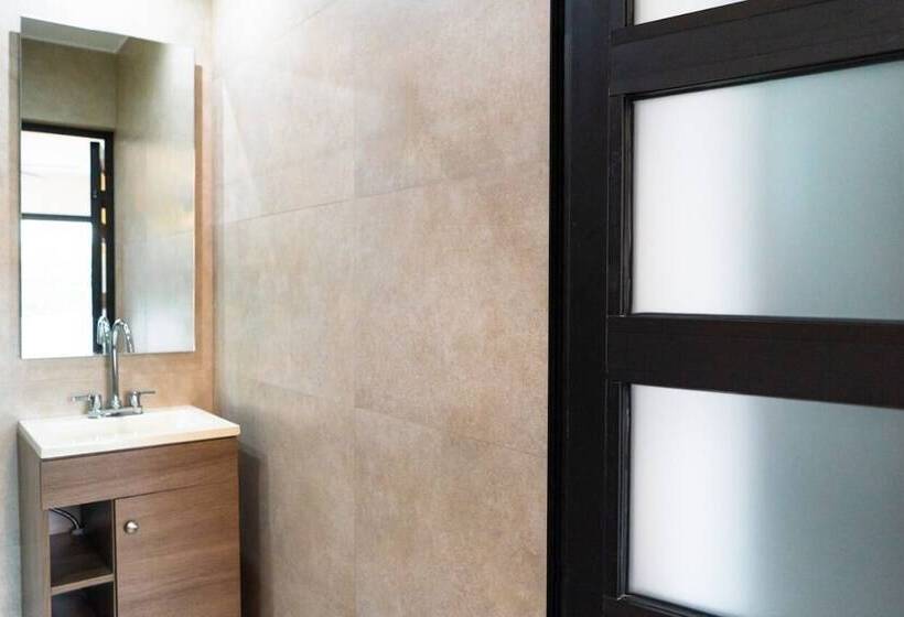 Quarto Deluxe, Econosuites Fundidora