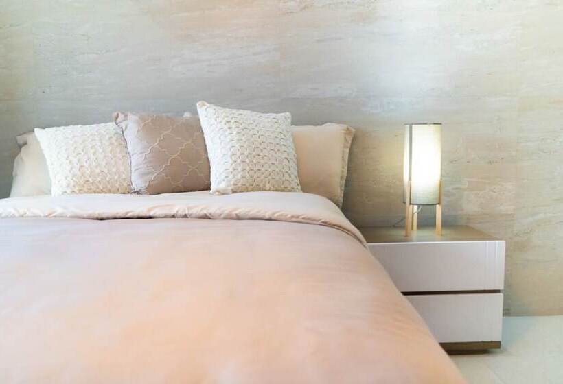Quarto Deluxe, Econosuites Fundidora