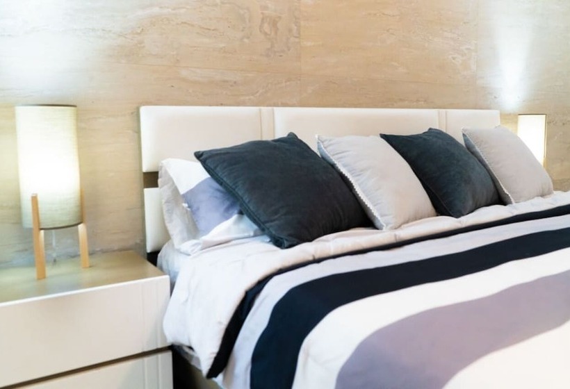Quarto Deluxe, Econosuites Fundidora