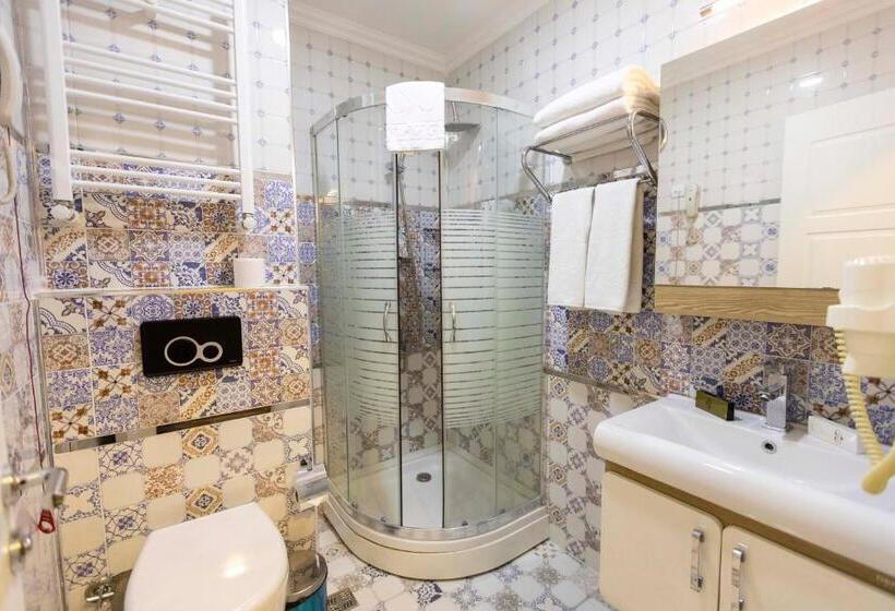Quarto Quádruplo Estandar, World Point Hotel Besyol