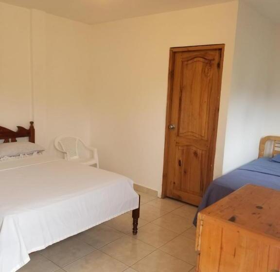 اتاق لوکس, Montañita Garden Hostal