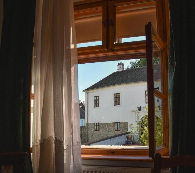 سوییت, Pont Vendégház