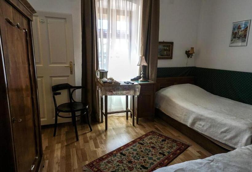 اتاق استاندارد, Pont Vendégház