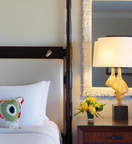 스위트 킹사이즈 침대, Fairmont Orchid Gold Experience