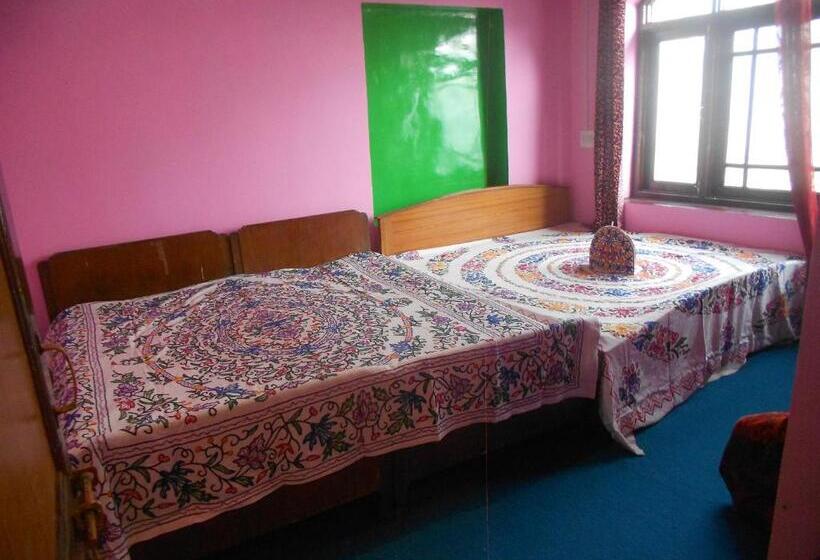 家庭间, Alamdar Guest House
