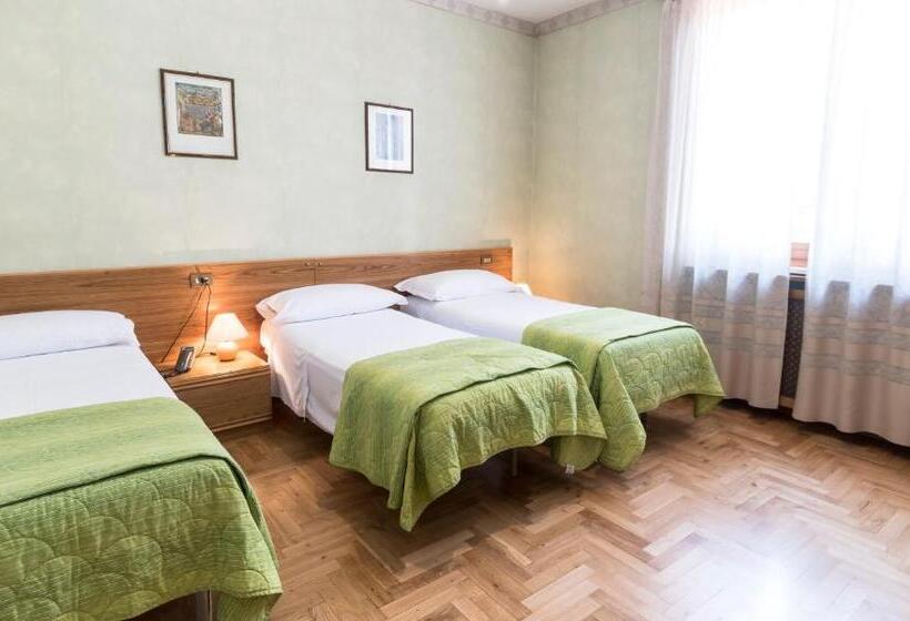 Номер Стандарт Трехместный, Camere R 75