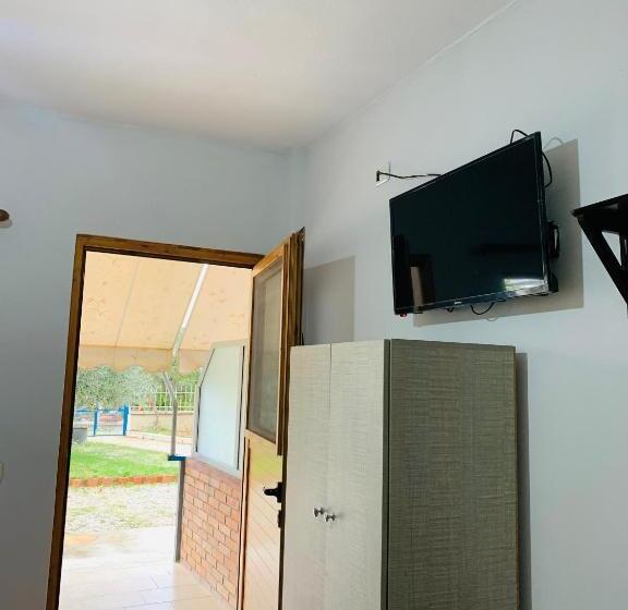 Трехместный Номер Стандарт Вид на Сад, Guesthouse Rondo