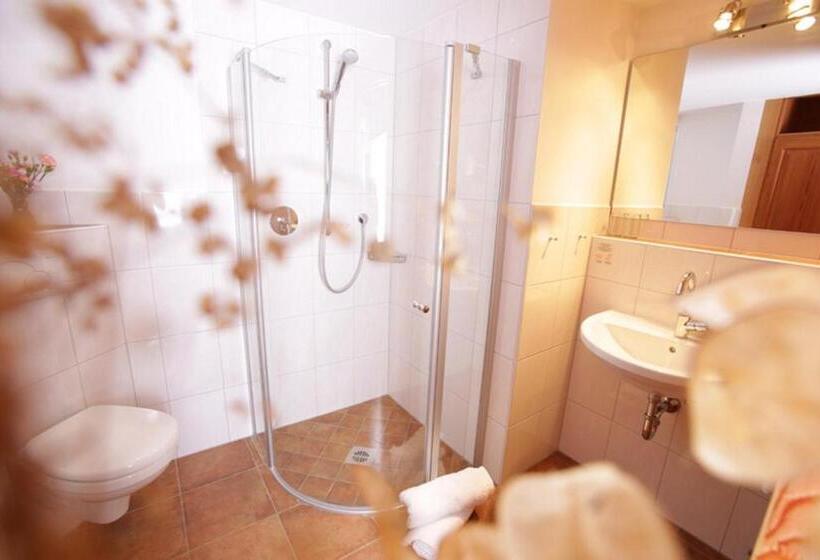 Quarto Estandar com Sacada, Berggasthaus Weingarten
