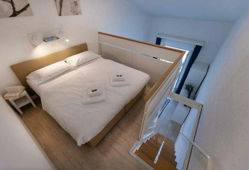1 Bedroom Apartment Lake View, Roma Apart