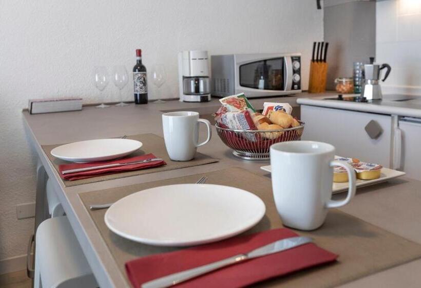 1 Bedroom Apartment Lake View, Roma Apart