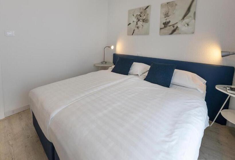 1 Bedroom Apartment Lake View, Roma Apart