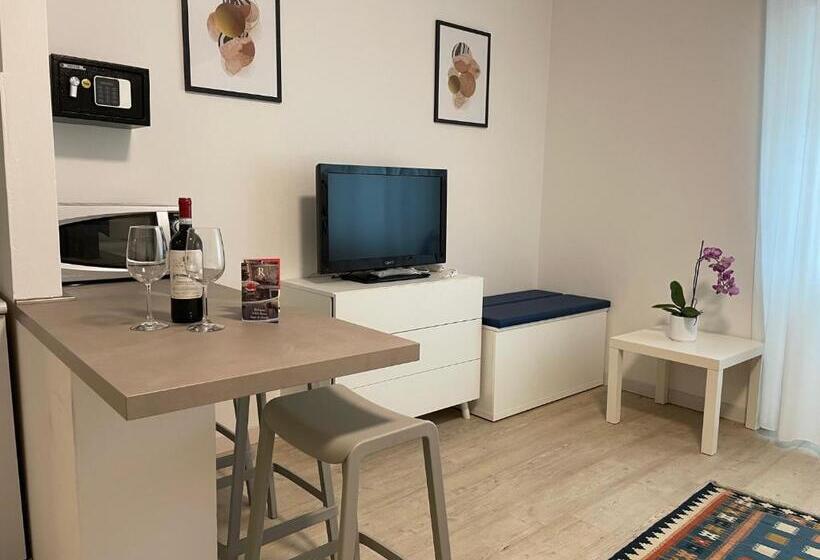 استودیوی استاندارد, Roma Apart