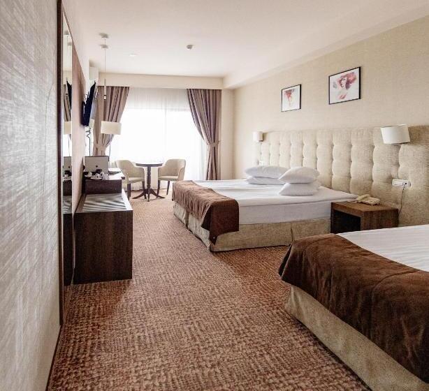 스탠다드 트리플 발코니 룸, Grand Hotel Belvedere