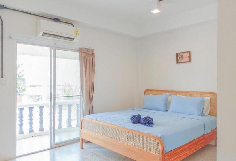 اتاق لوکس با بالکن, Bangsaphan Resort